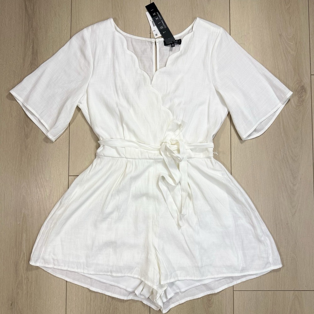 Trixxi Women's White Scallop V-Neck Short Sleeve Romper Size M Belted NWT